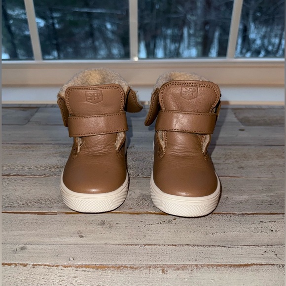 Freshly Picked Almond Sherpa Boots toddler size 6 in excellent condition unisex - Picture 5 of 12